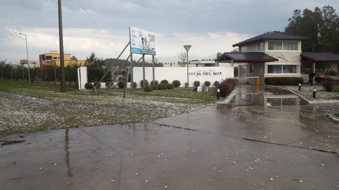 Impresionante caída de granizo en Santa Clara del Mar