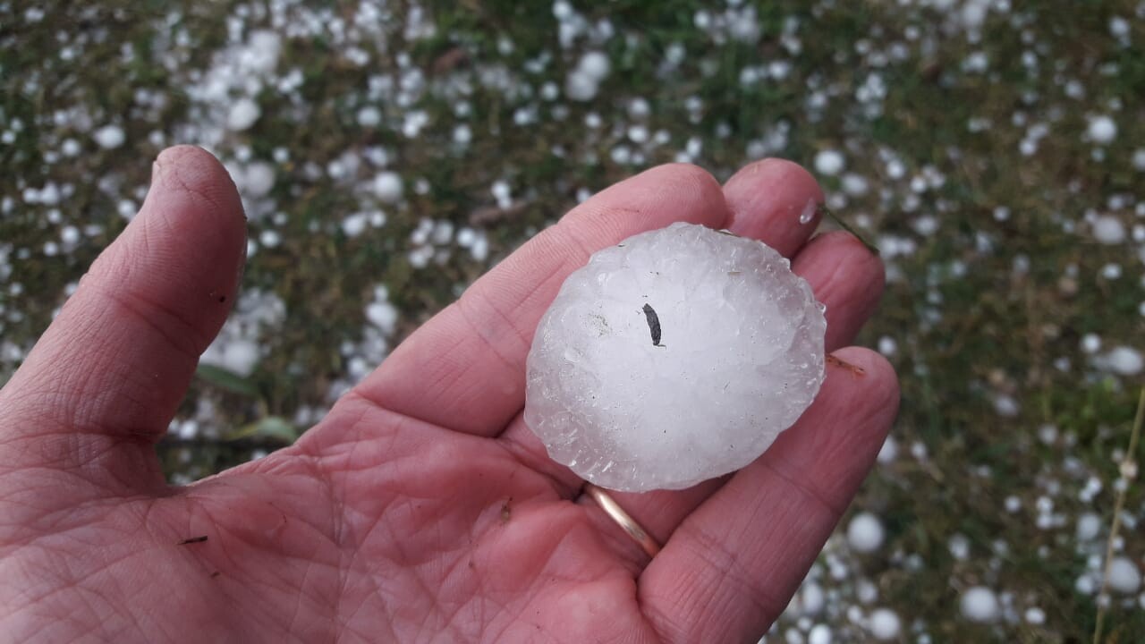 Impresionante caída de granizo en Santa Clara del Mar