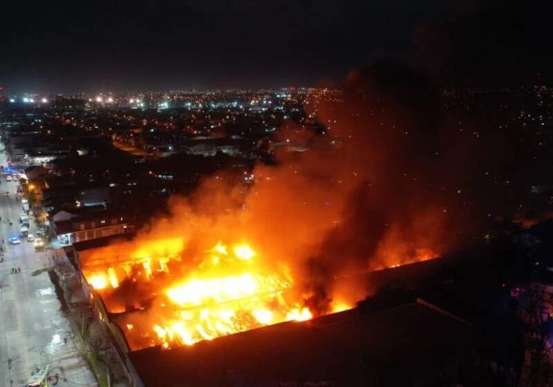 Pese a que el incendio ocurrido este miércoles, está controlado.