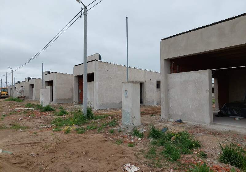 En representación del Ministerio de Hábitat y Desarrollo Urbano, el subsecretario Fernando Maresca recorrió la obra que el Gobierno bonaerense lleva adelante en el distrito.