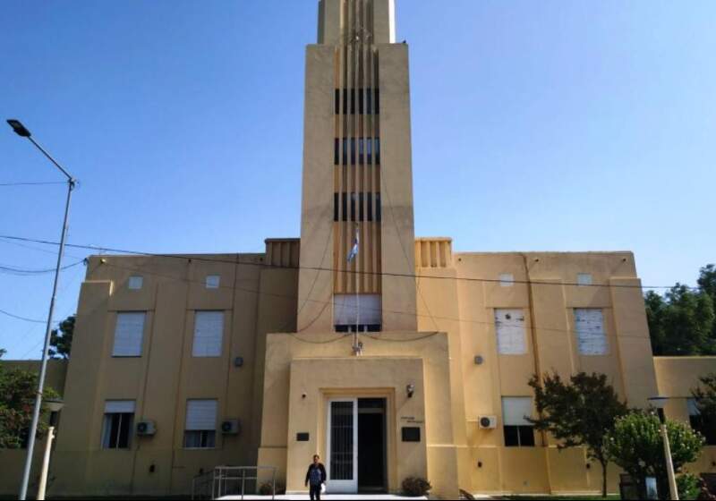 El municipio fue fundado un 25 de diciembre de 1839, tras la división del partido de Monsalvo en cuatro comunas.