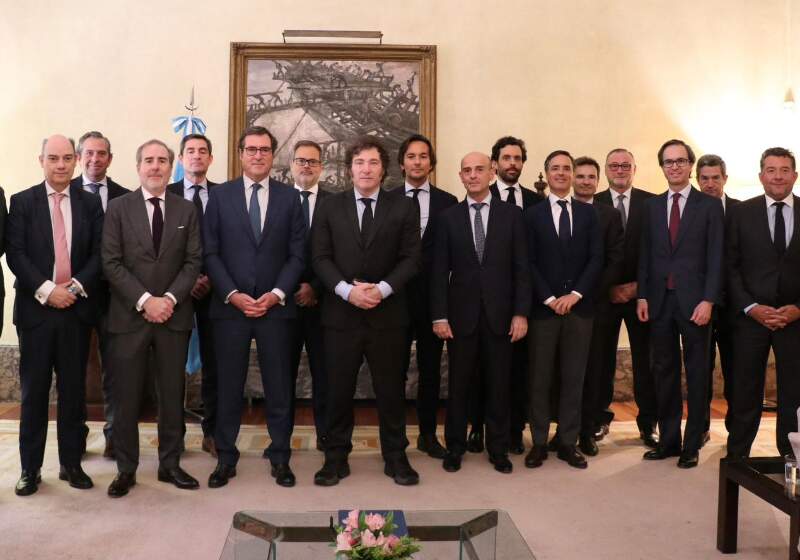 El encuentro, entre el Mandatario y ejecutivos fue organizado por la Embajada de la República Argentina en España.