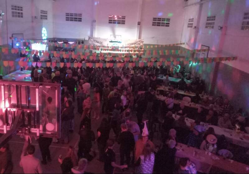 La presentación fue el día de su fundación, el 21 de septiembre con una multitudinaria fiesta organizada por "Locos X las Escamas".