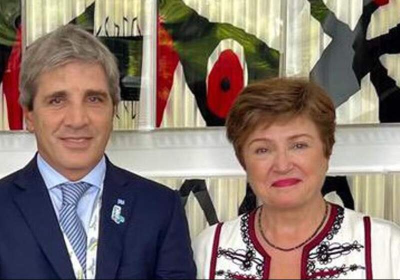Las reformas económicas de Milei no logran sacar a Argentina del agujero de la deuda