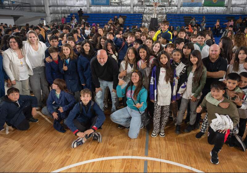 Alumnos marchiquitenses participaron de una jornada que estuvo encabezada por el periodista Nicolás Cayetano en Santa Clara y Coronel Vidal.