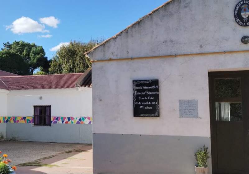 "Cubiertos sucios, arroz con gorgojos, chicos descompuestos y nenes se quedan sin comer porque no llegan agarrar comida"