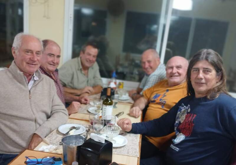 Eduardo Freije, Edgardo Laxalde, Omar Urrutia, Alejandro Arrachea, Julio Ruggiero y Sandro Untacle, comenzaron las conversaciones internas.