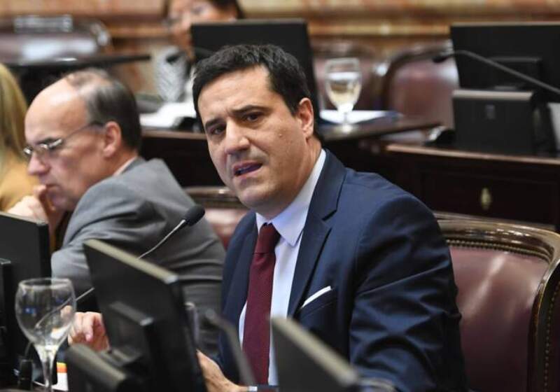 “Estamos frente a una escalada de violencia contra personas que prestan servicios esenciales,” sostuvo.