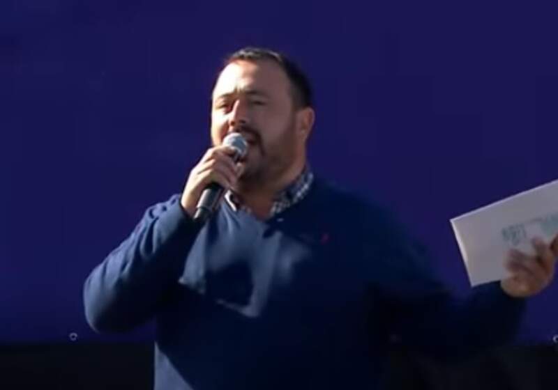 El Secretario de Cultura y Educación de Mar Chiquita condujo el evento junto a la locutora Lupe Quevedo.