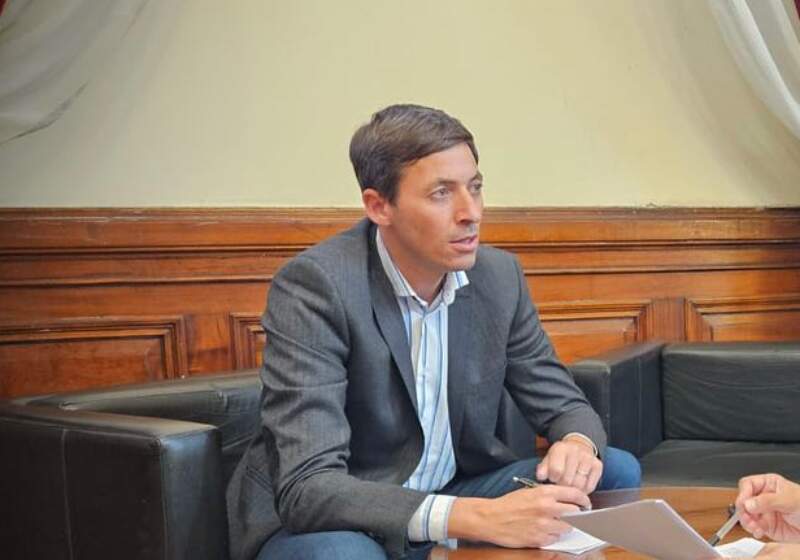 “La provincia está devastada y el oficialismo piensa en atornillarse al poder”, cuestionó el senador bonaerense.