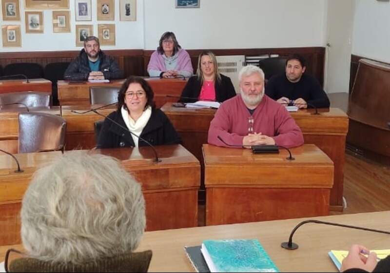 Tras la sesión fallida, el bloque oficialista defendió la moción presentada en respaldo a la ex presidenta.