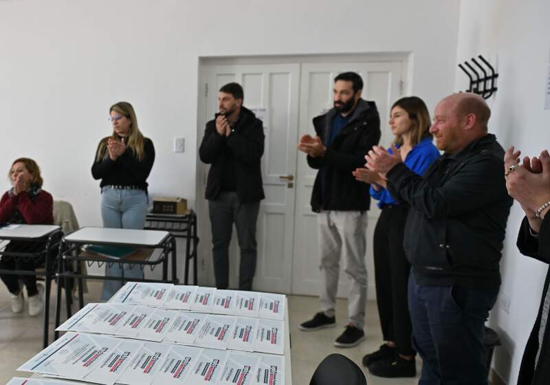 La Escuela Productiva Bonaerense dictó un curso en Gestión Integral de Emprendimientos. El intendente Wischnivetzky participó del acto de cierre.