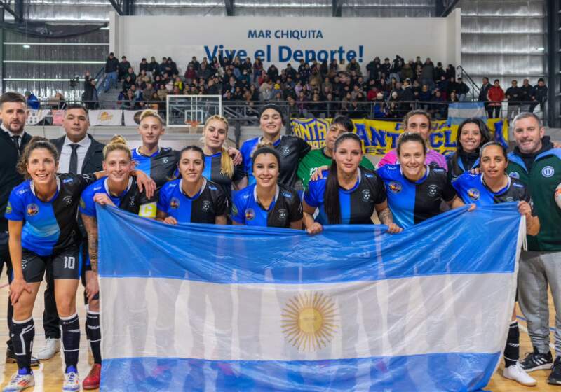  El equipo argentino perdió 3 a 0 frente al conjunto brasileño, que se aseguró las semifinales. Díaz y Domínguez se lucieron en el segundo tiempo.