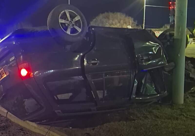 El hecho ocurrió durante la madrugada del miércoles en la autovía 11; un joven fue derivado al HIGA y una mujer recibió atención en el CAPS de la ciudad.