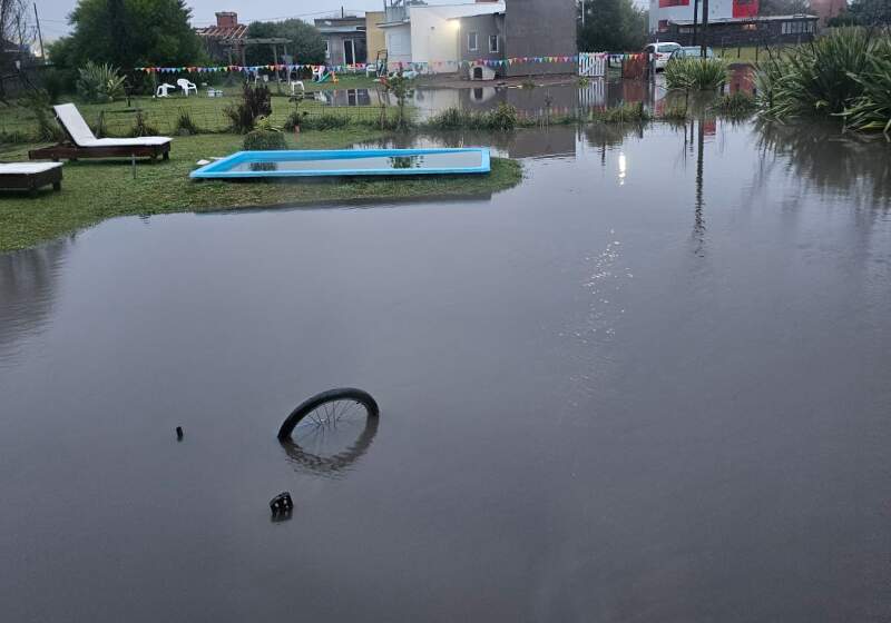 La tormenta afectó a Mar de Cobo, La Caleta y Camet Norte. las autoridades confirmaron que desde la Delegación Costa Sur, se asistió a una familia durante la madrugada.