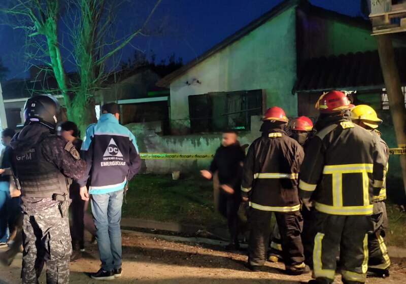  El hecho ocurrió este lunes por la tarde en una vivienda ubicada en Algorta y Cartagena. Intervienen Bomberos, Policía y Defensa Civil.