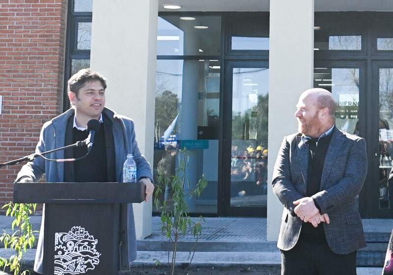 Fue este viernes junto al intendente de Mar Chiquita, Walter Wischnivetzky: "Una inversión de $2.721 millones" que "beneficiará a más de 33.000 habitantes", dijo el gobernador.