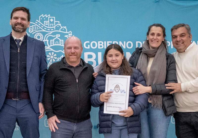 El acto fue encabezado por el intendente Walter Wischnivetzky en el Espacio Joven. Participaron autoridades provinciales y municipales.