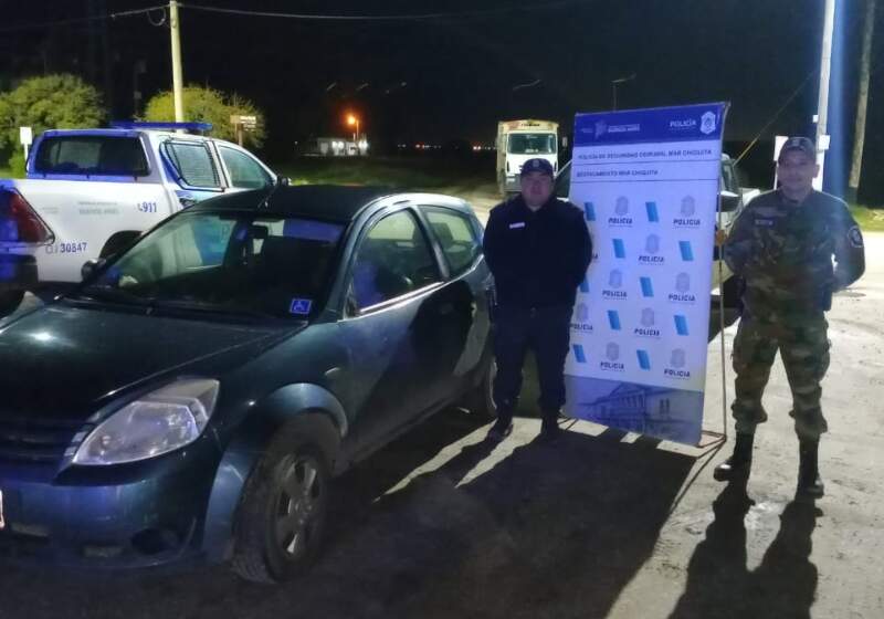 Fue tras el hecho registrado el viernes por la noche, cuando dos encapuchados ingresaron a una vivienda y escaparon en el vehículo de las víctimas.
