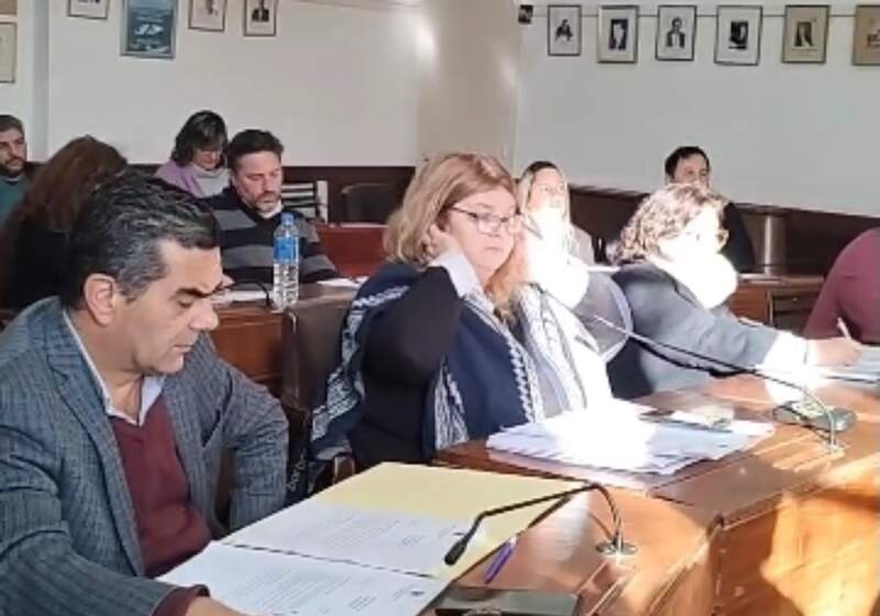 Dos ediles adelantaron que no estarán. Se definirá el proyecto de transmisión impulsado por Patricia Heltner. 