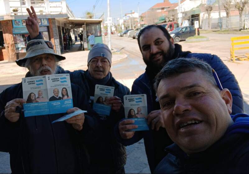 El oficialismo intensificó su presencia con recorridas, diálogo vecinal y entrega de boletas.