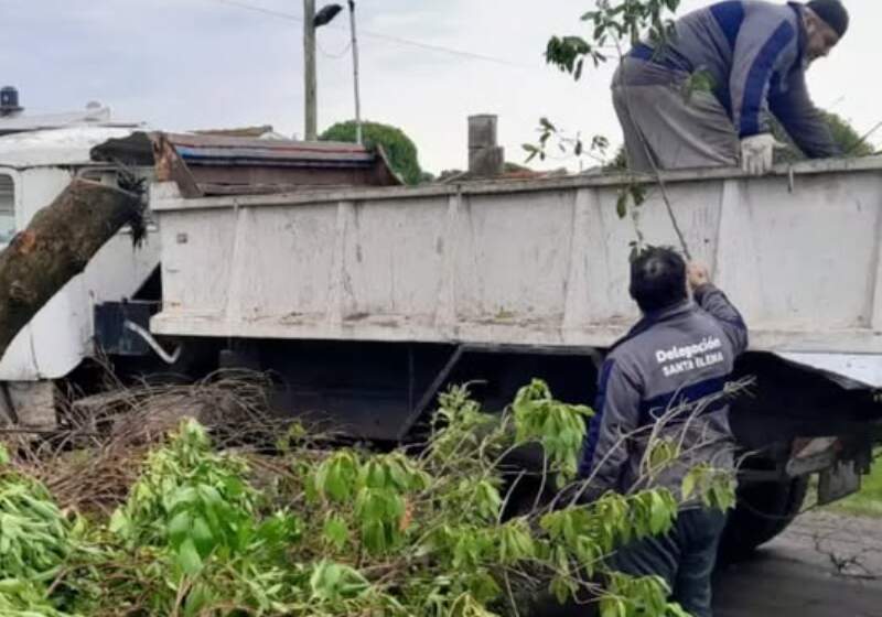 Se realizan arreglos de calles, recolección de podas y puesta en valor de espacios públicos tras las lluvias registradas en la zona.