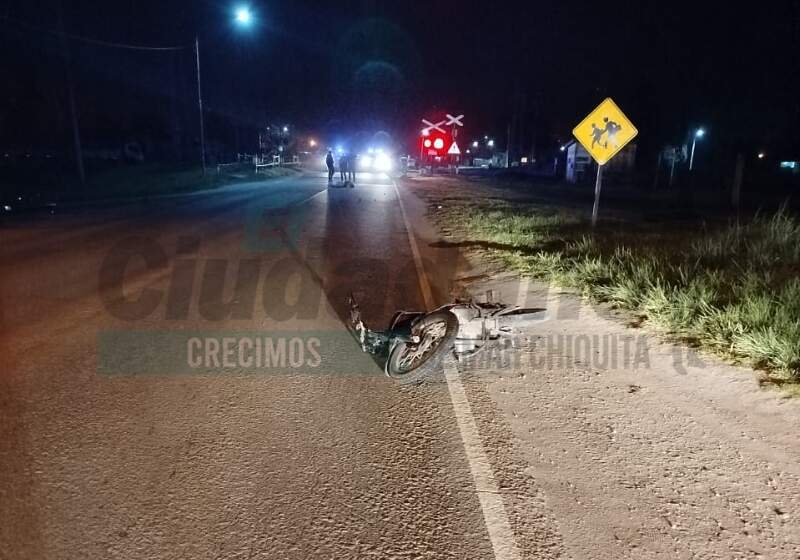 Coronel Vidal: falleció un motociclista tras chocar con las barreras del tren