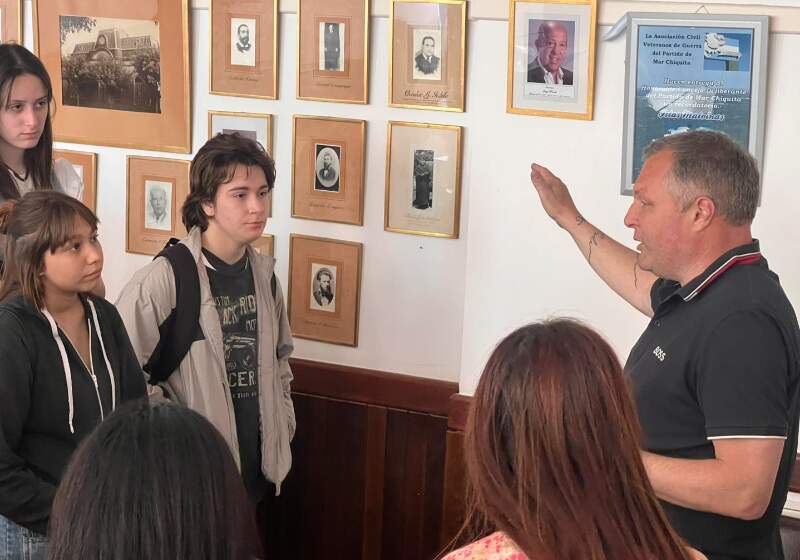 El intendente interino compartió un almuerzo y recorrió oficinas junto a un grupo de jóvenes que presentaron propuestas para Mar Chiquita.