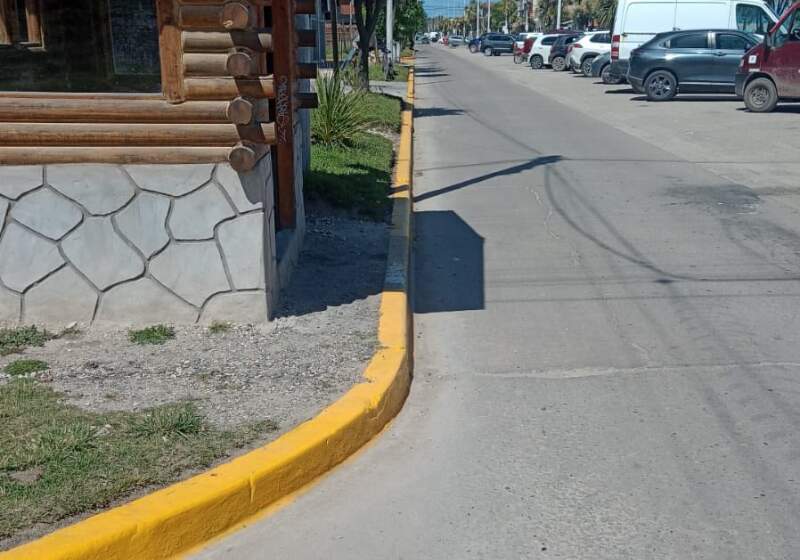 Avanzan tareas de señalización y puesta en valor en Avenida Acapulco