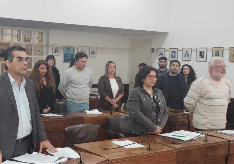 La sesión fue breve. Se homenajeó a Luis Facca y por unanimidad se pasó a comisión el proyecto.