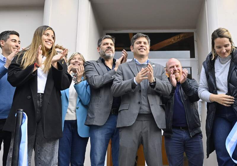Kicillof en Coronel Vidal: Inauguraciones, computadoras y apertura de los JEBO 2025