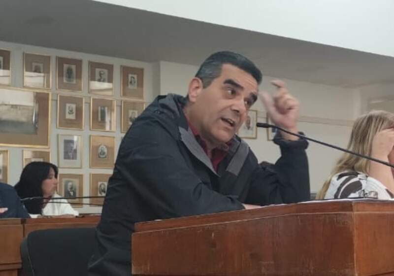 El concejal de Juntos se refirió a los expedientes ingresados en la sesión extraordinaria y criticó la reducción anunciada por el Ejecutivo de Mar Chiquita.