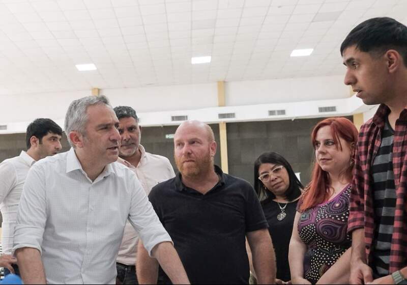 Larroque visitó Mar Chiquita y entregó equipamiento para el programa Envión