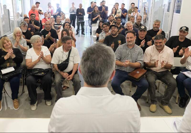 Larroque y Wischnivetzky presentaron créditos para cooperativas y entidades sociales 