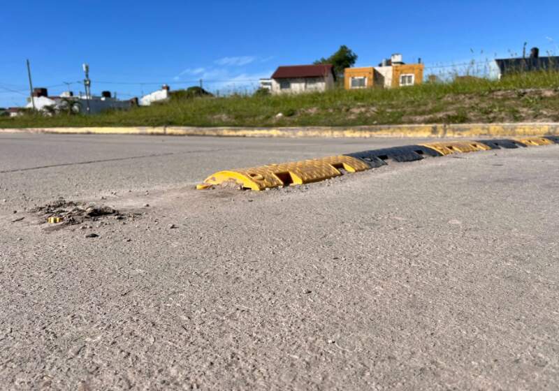 Vecinos denunciaron el robo de reductores de velocidad en Camet Norte