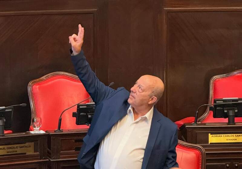 El exintendente de Mar Chiquita asumió su banca en la Legislatura bonaerense "en memoria" a su "padre y su bandoneón".