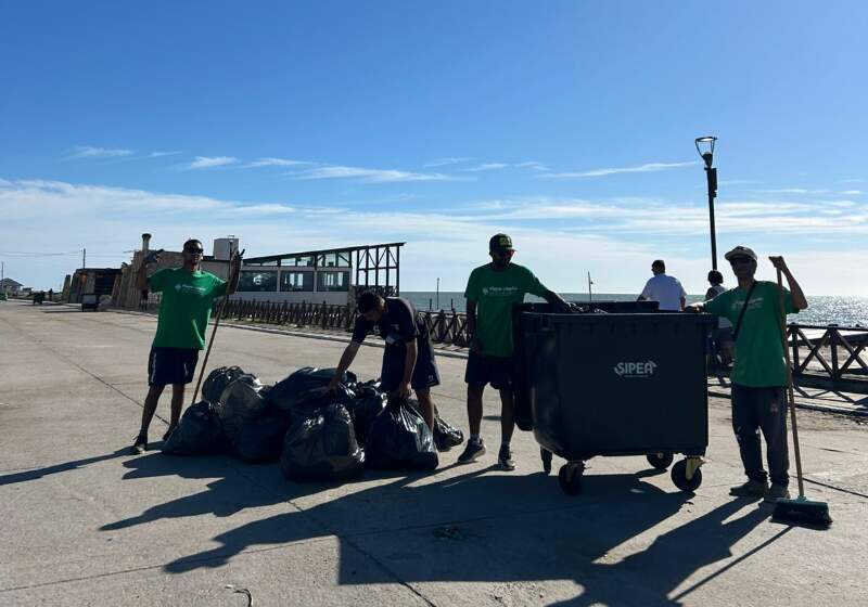 Fabián Jacquet destacó el esfuerzo del equipo que limpió la costa desde temprano tras los festejos de Nochebuena.