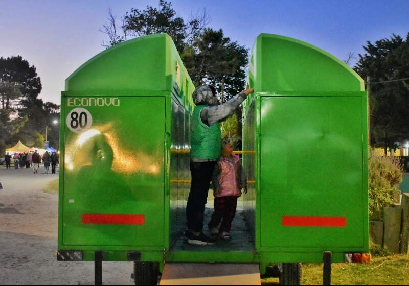 La Secretaría de Turismo y Ambiente promovió el reciclaje con una isla de separación y mensajes de concientización en el evento.