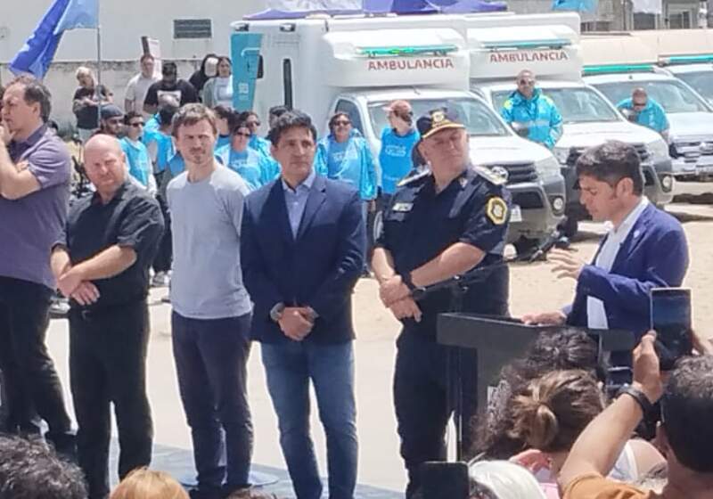 El Ministerio de Seguridad aportó más personal y móviles para la temporada 2026, con bases operativas instaladas en el distrito.