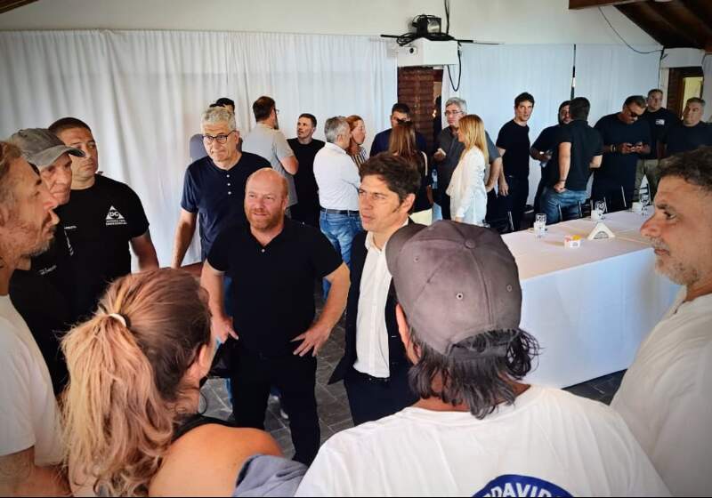 El gobernador recibió al equipo que intervino en el Operativo de Seguridad en Playas y destacó el trabajo realizado durante la emergencia.