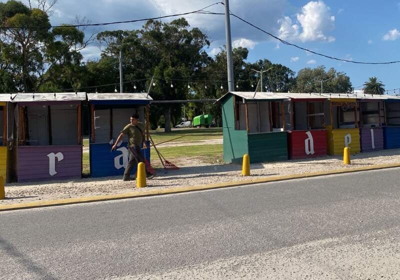 El equipo a cargo de Fabián Jacquet informó trabajos de refacción, pintura y desmalezado en distintos sectores de la ciudad.