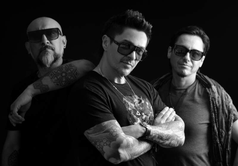 Delta lanzó su versión de “Mi sombra en la pared”