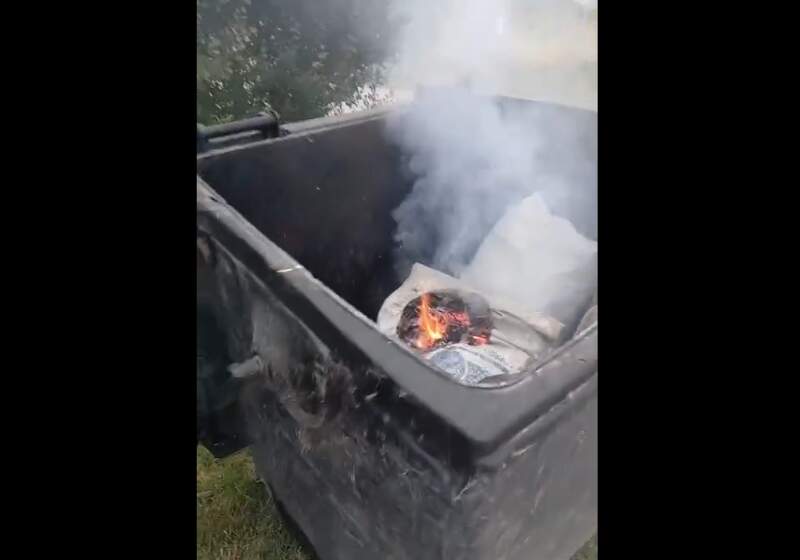 Registraron la quema de basura dentro de un contenedor en Mar de Cobo