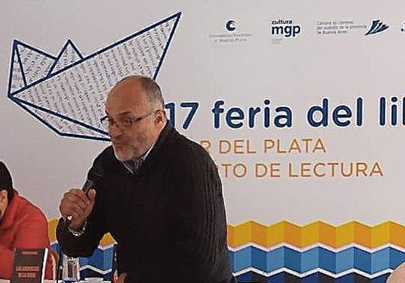 El periodista y escritor hablará de su obra “¿Hacia dónde va la radio?” en El Balcón de los Santos.