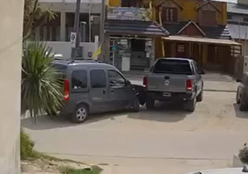  El hecho ocurrió el jueves por la mañana y quedó registrado por una cámara de seguridad privada.