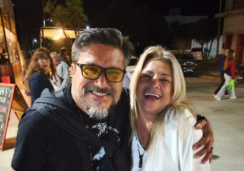 Fue en la peatonal Acapulco este sábado por la noche, donde también se encontró con Blas Martínez Riera. 