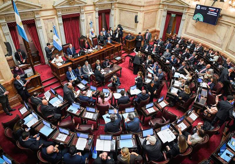 La votación arrojó 42 votos a favor y 30 en contra, pasadas la 1.20 de la madrugada del jueves.