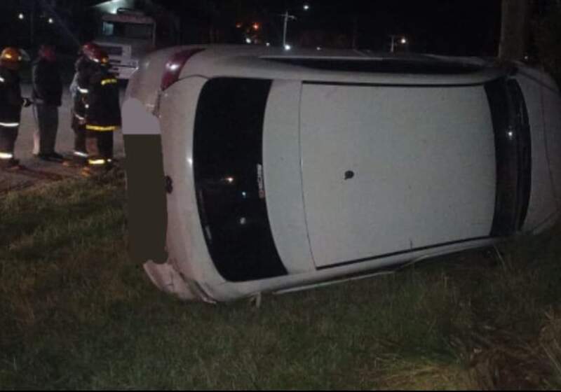 Detuvieron a un hombre armado tras volcar con su auto en Coronel Vidal