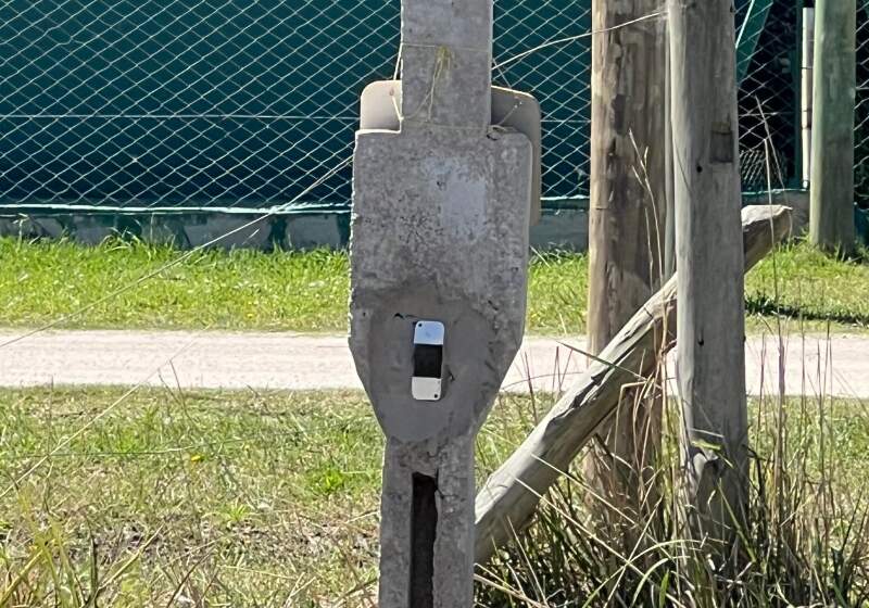 Vecinos alertaron colocación de alambrados y documentación dudosa, mientras la justicia investiga un nombre que se repite en varias causas.