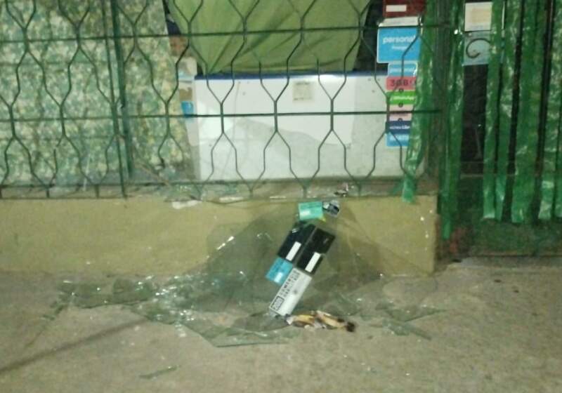 Fue atrapado por la Policia Comunal mientras rompía una vidriera de un comercio y sacaba mercadería. 